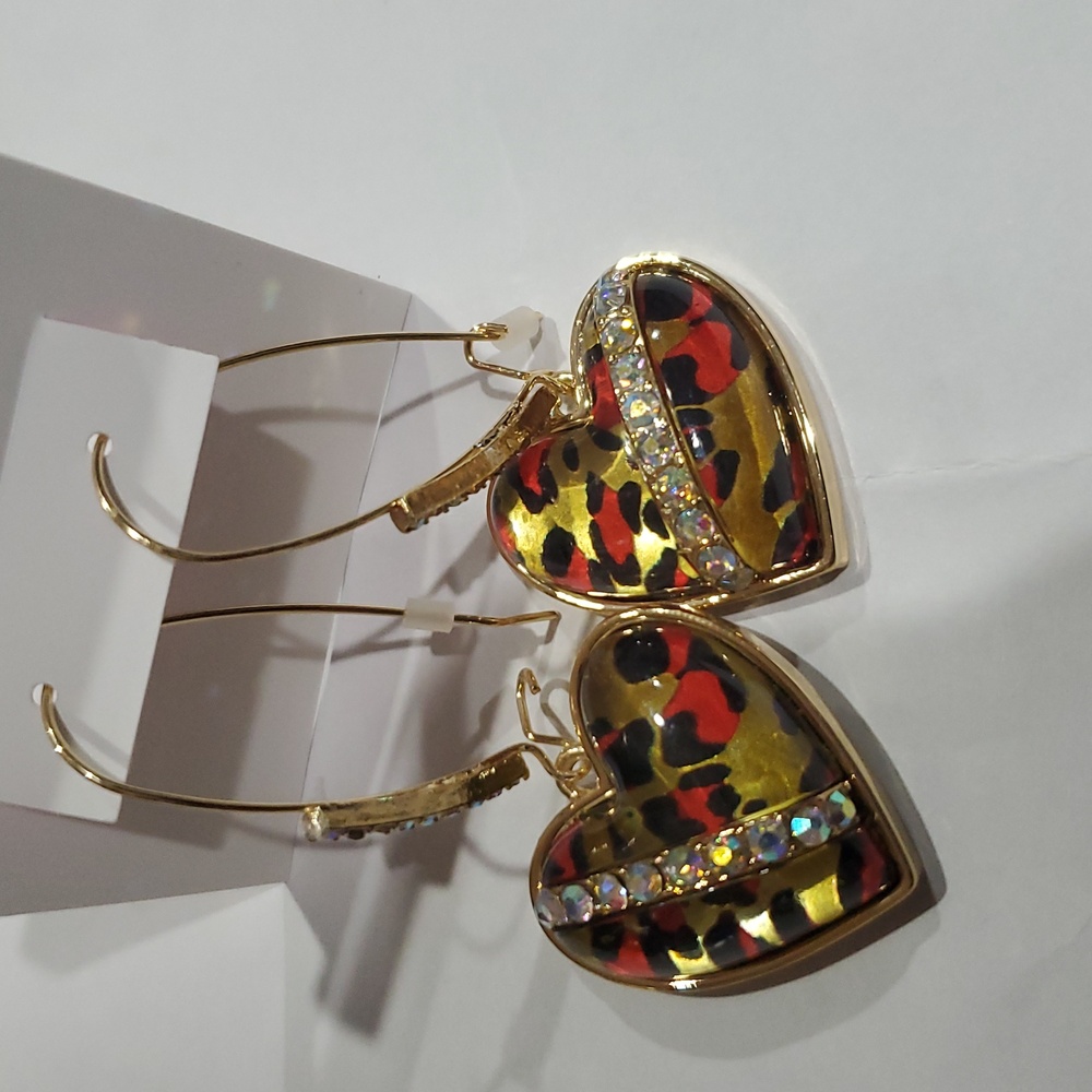 Betsey Johnson gold tone acrylic animal print heart shape pave earrings new - Picture 8 of 10